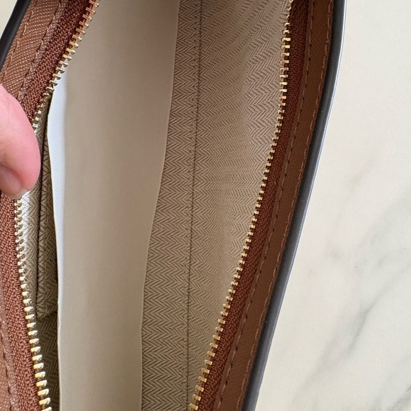 Tory Burch Emerson Shoulder Bag Saffiano Leather in Moose NWOT - Picture 7 of 8